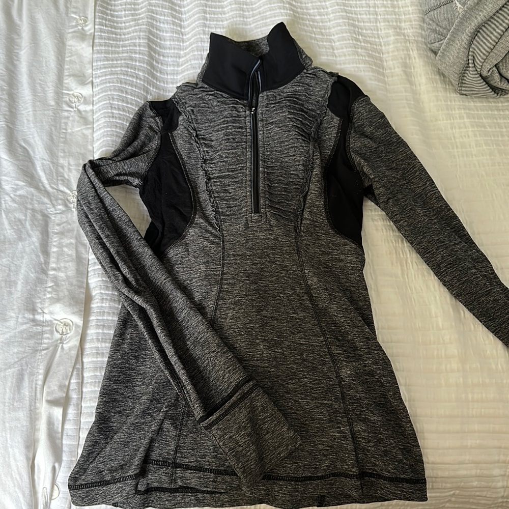 Lululemon Running Pullover. Size 4. Reflective - image 1